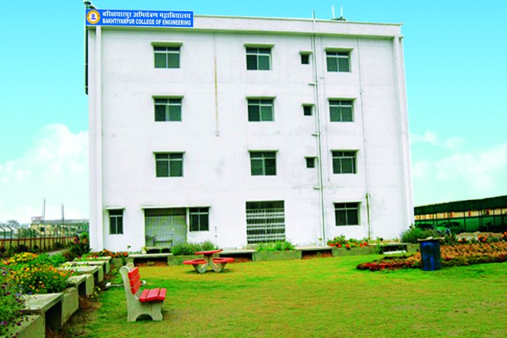 https://cache.careers360.mobi/media/colleges/social-media/media-gallery/17403/2018/9/24/Main Campus view of Bakhtiyarpur College of Engineering Patna_Campus-view.jpg